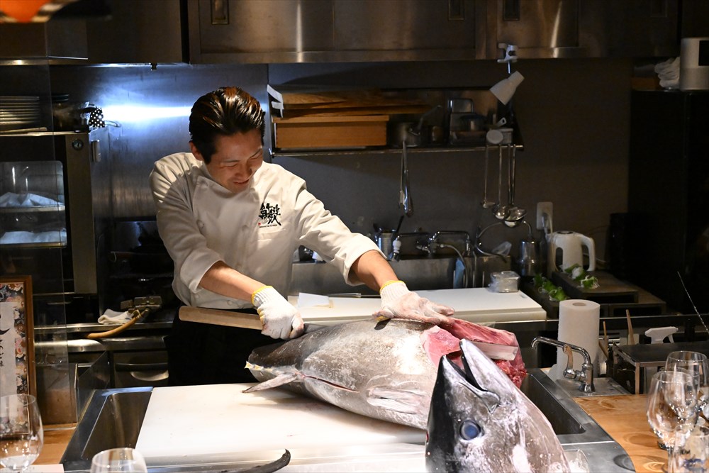 【10名様限定の特等席】五感で味わう、究極のプライベート・マグロ解体ショー